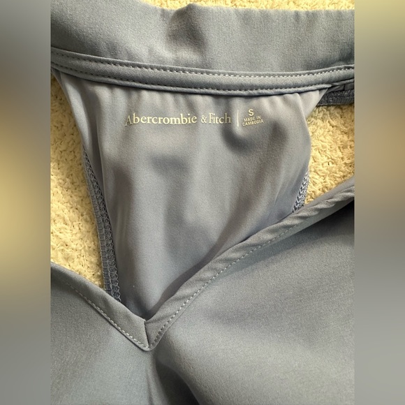 Abercrombie blue active traveler dress with collar, built in bra, size Small - Picture 3 of 3